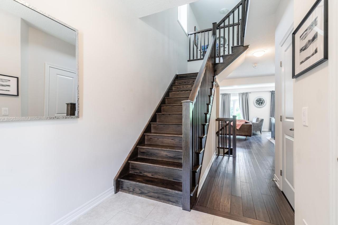 Globalstay Modern Townhomes In Lakeshore Steps To The Beach Hamilton Eksteriør billede