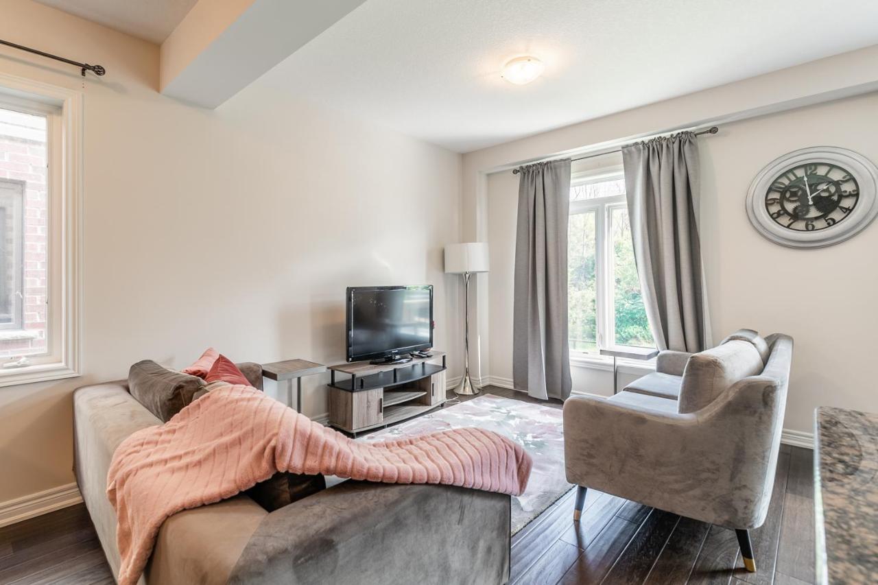 Globalstay Modern Townhomes In Lakeshore Steps To The Beach Hamilton Eksteriør billede
