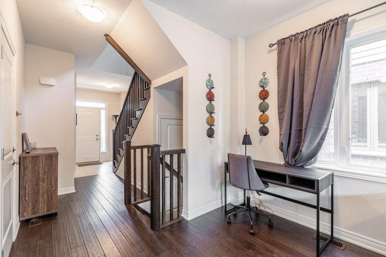 Globalstay Modern Townhomes In Lakeshore Steps To The Beach Hamilton Eksteriør billede