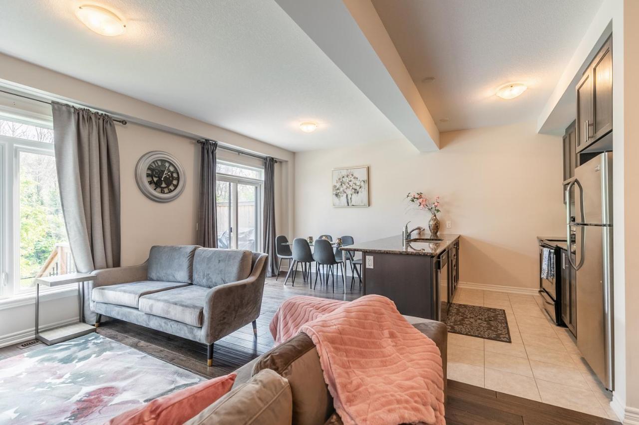 Globalstay Modern Townhomes In Lakeshore Steps To The Beach Hamilton Eksteriør billede