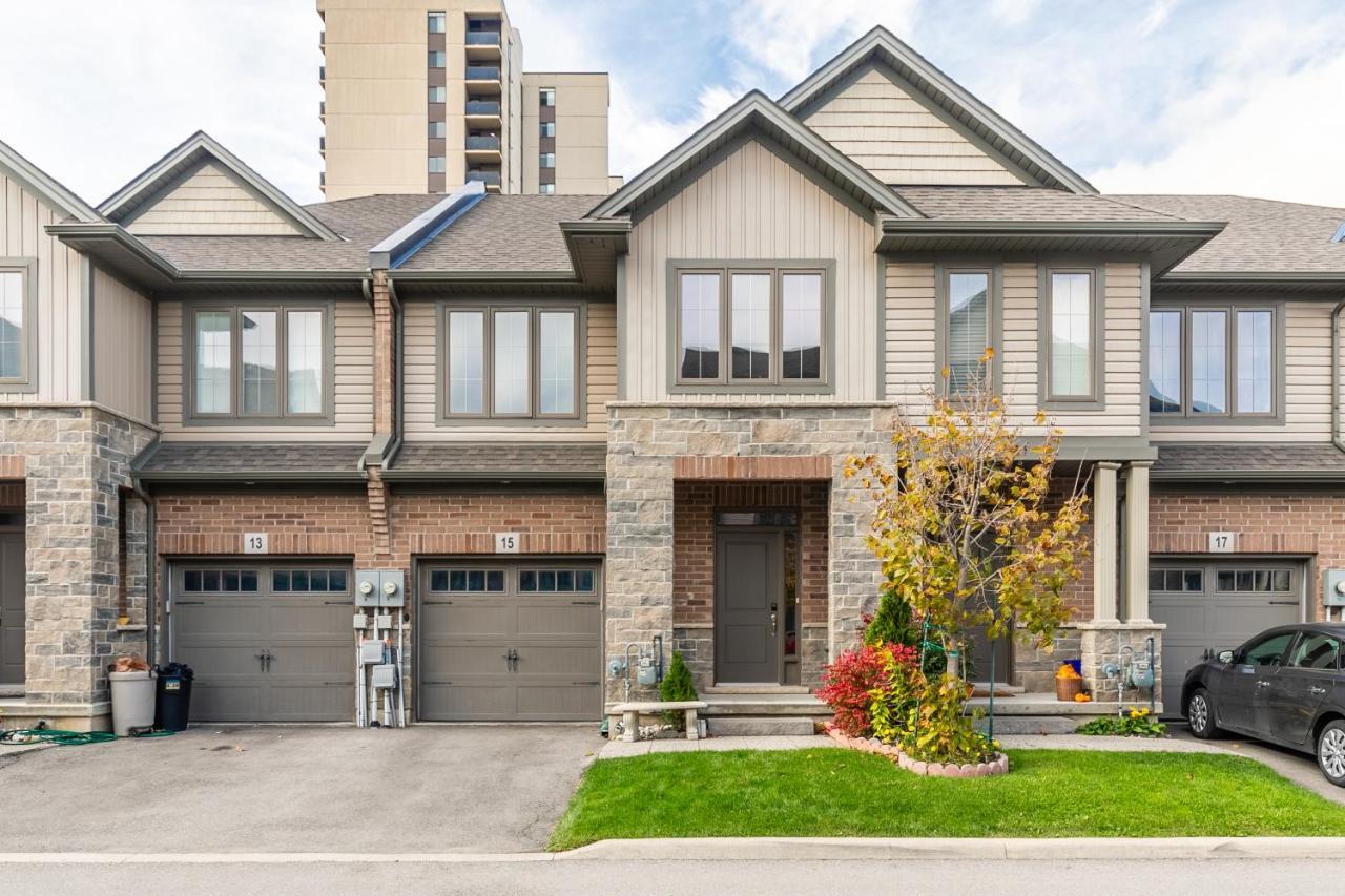 Globalstay Modern Townhomes In Lakeshore Steps To The Beach Hamilton Eksteriør billede