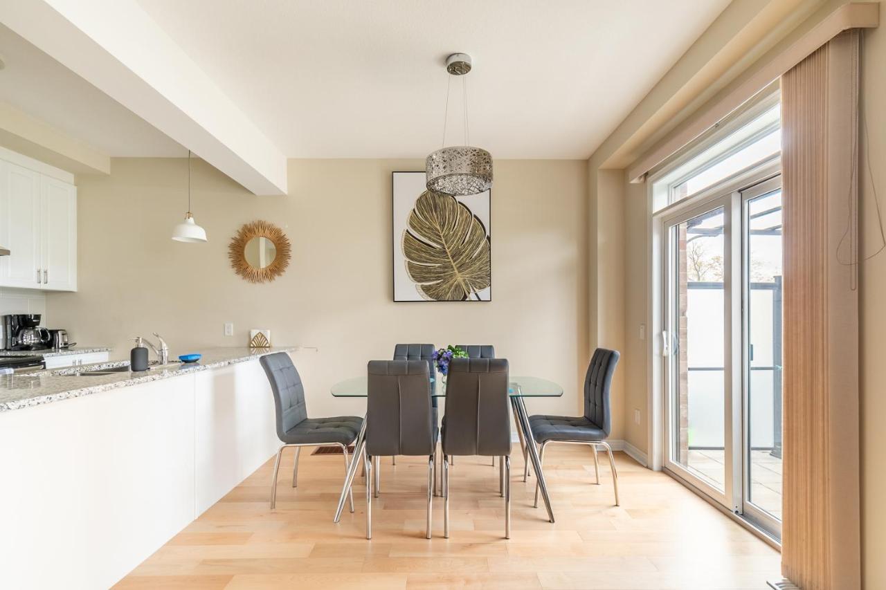 Globalstay Modern Townhomes In Lakeshore Steps To The Beach Hamilton Eksteriør billede