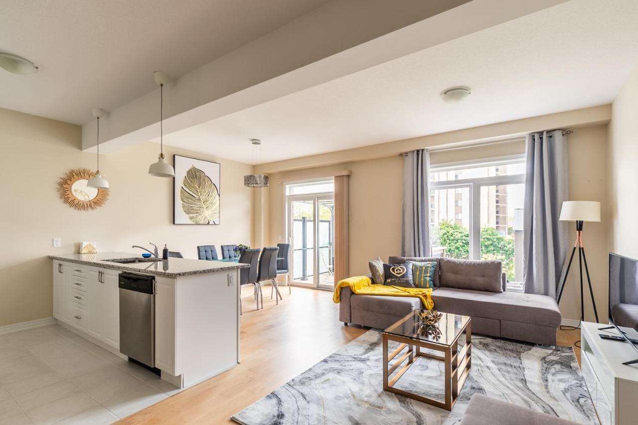 Globalstay Modern Townhomes In Lakeshore Steps To The Beach Hamilton Eksteriør billede