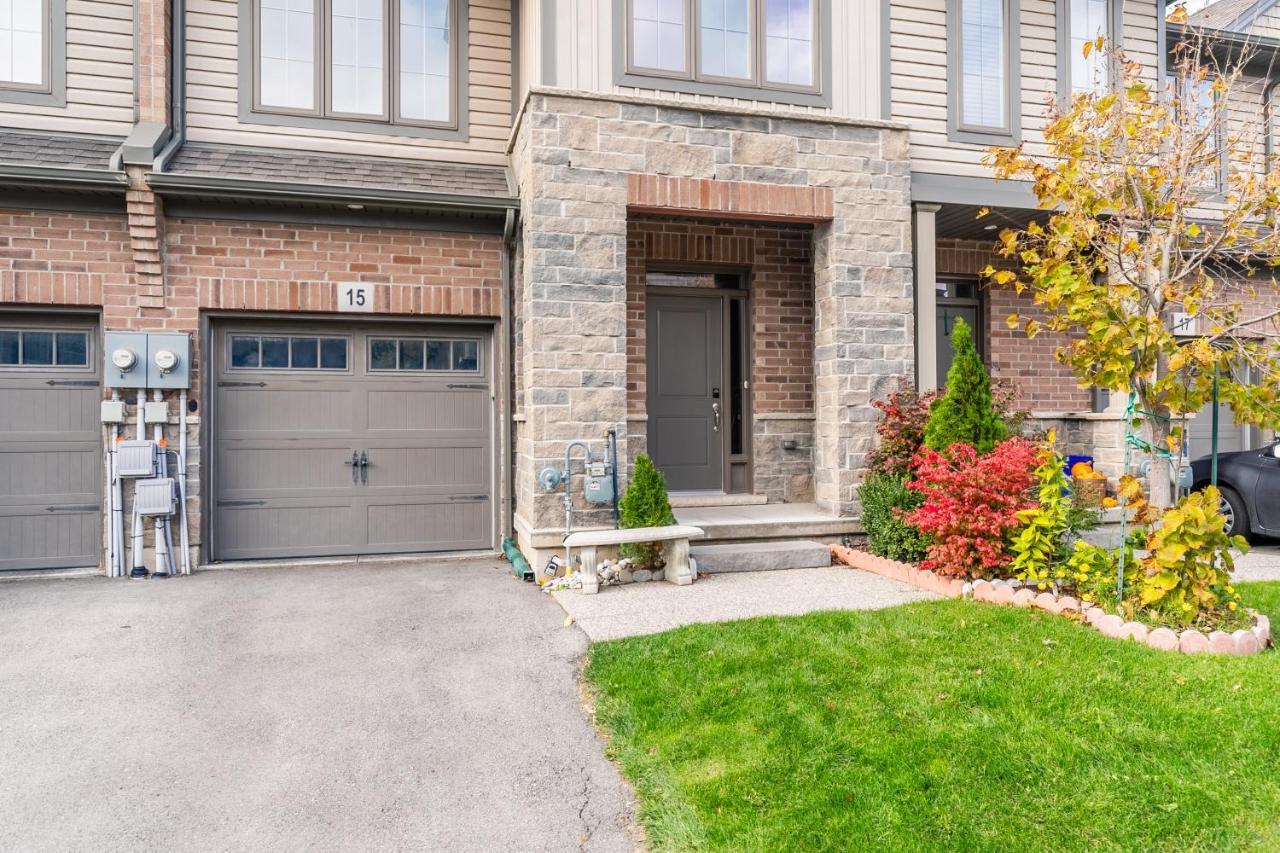 Globalstay Modern Townhomes In Lakeshore Steps To The Beach Hamilton Eksteriør billede