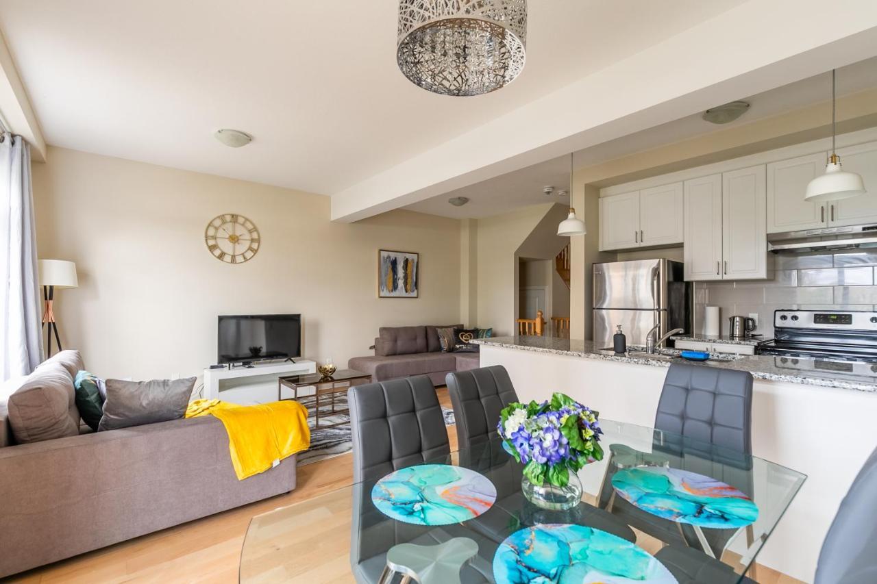 Globalstay Modern Townhomes In Lakeshore Steps To The Beach Hamilton Eksteriør billede