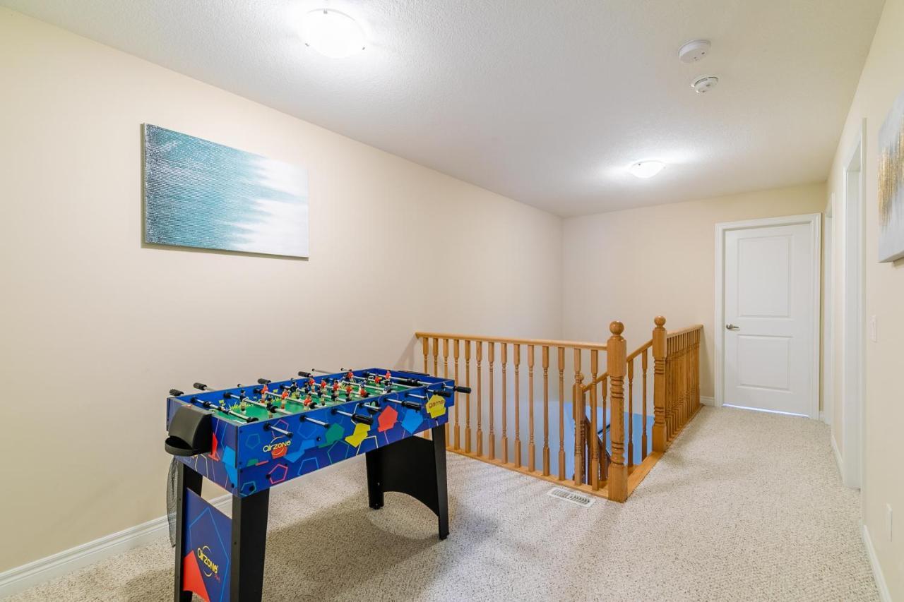 Globalstay Modern Townhomes In Lakeshore Steps To The Beach Hamilton Eksteriør billede