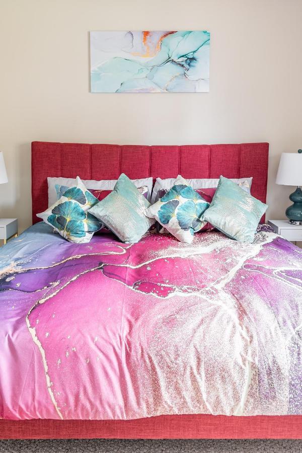 Globalstay Modern Townhomes In Lakeshore Steps To The Beach Hamilton Eksteriør billede