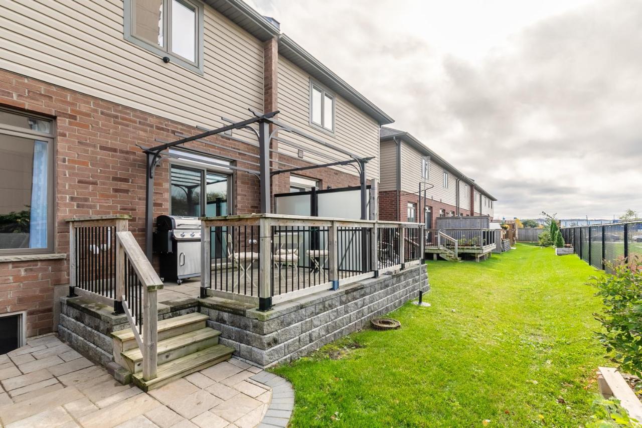 Globalstay Modern Townhomes In Lakeshore Steps To The Beach Hamilton Eksteriør billede