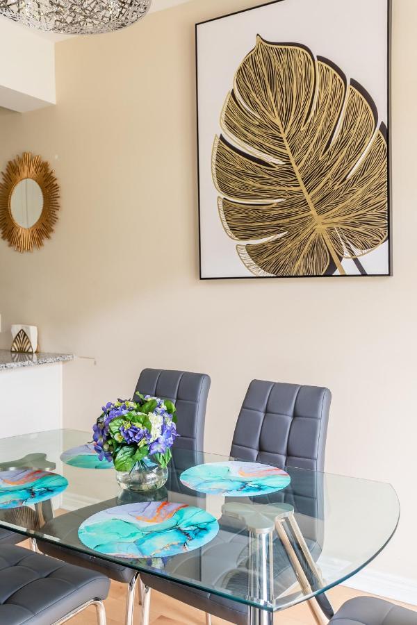 Globalstay Modern Townhomes In Lakeshore Steps To The Beach Hamilton Eksteriør billede