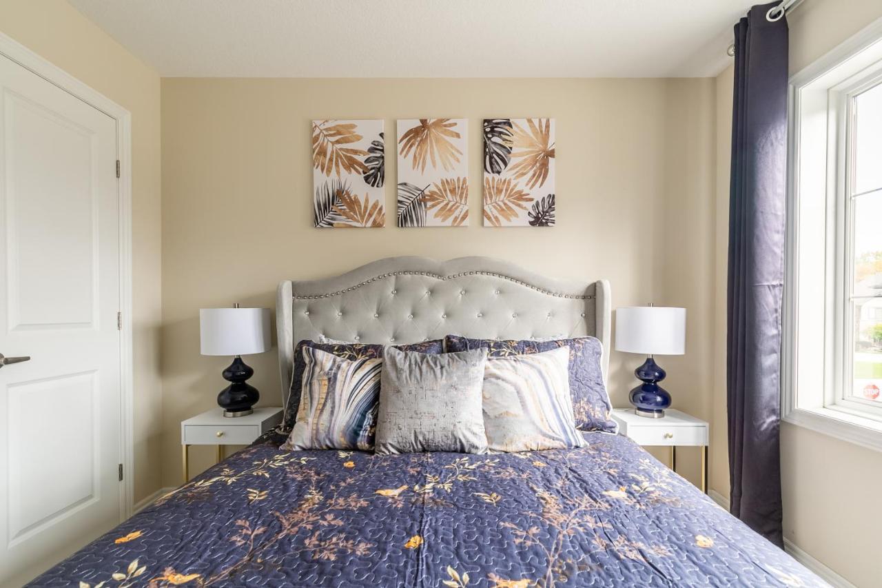 Globalstay Modern Townhomes In Lakeshore Steps To The Beach Hamilton Eksteriør billede