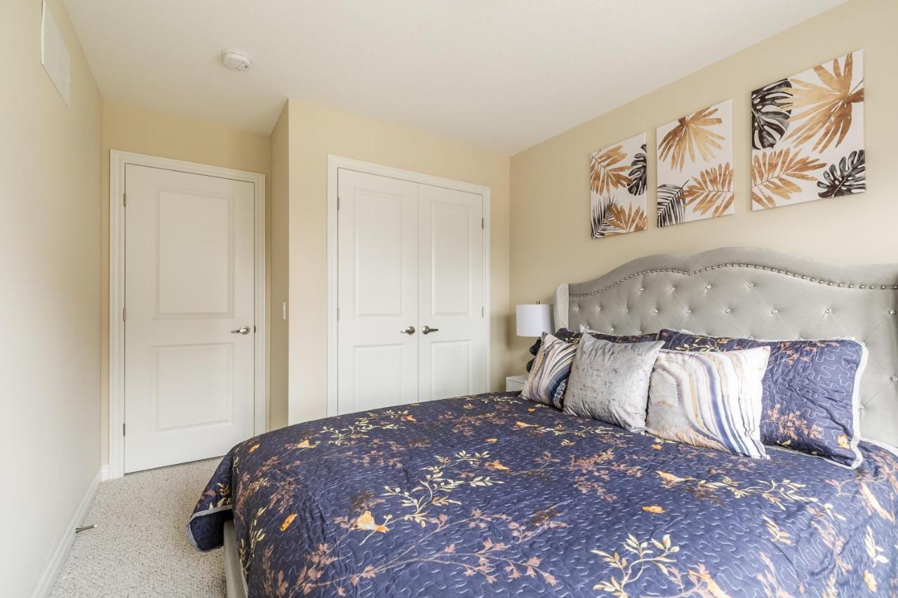 Globalstay Modern Townhomes In Lakeshore Steps To The Beach Hamilton Eksteriør billede