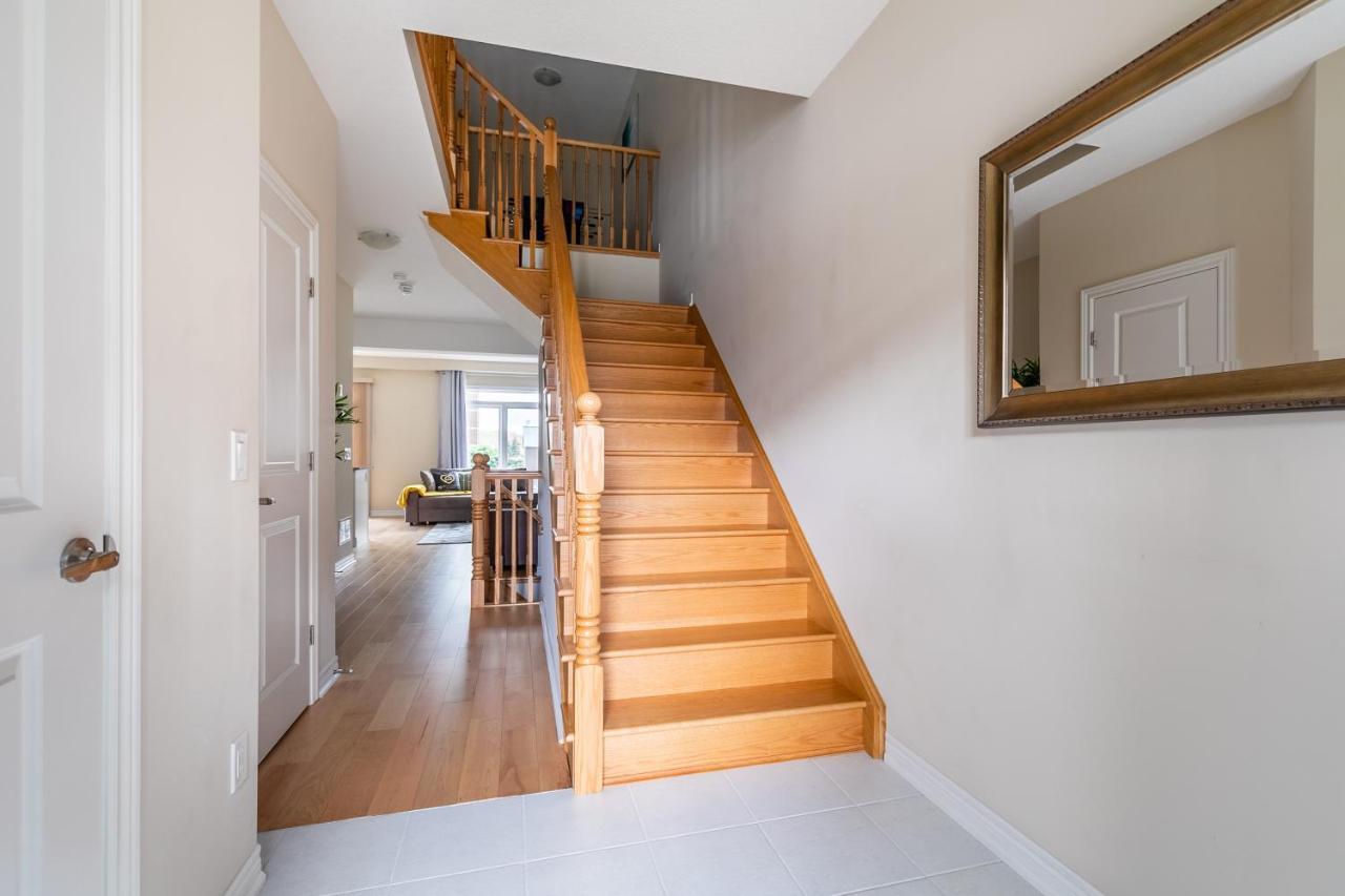Globalstay Modern Townhomes In Lakeshore Steps To The Beach Hamilton Eksteriør billede