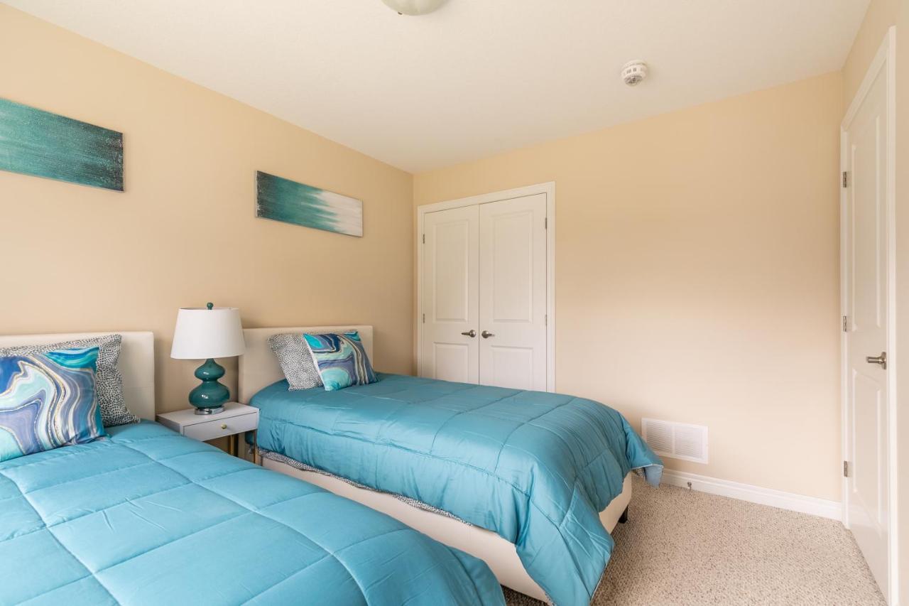 Globalstay Modern Townhomes In Lakeshore Steps To The Beach Hamilton Eksteriør billede